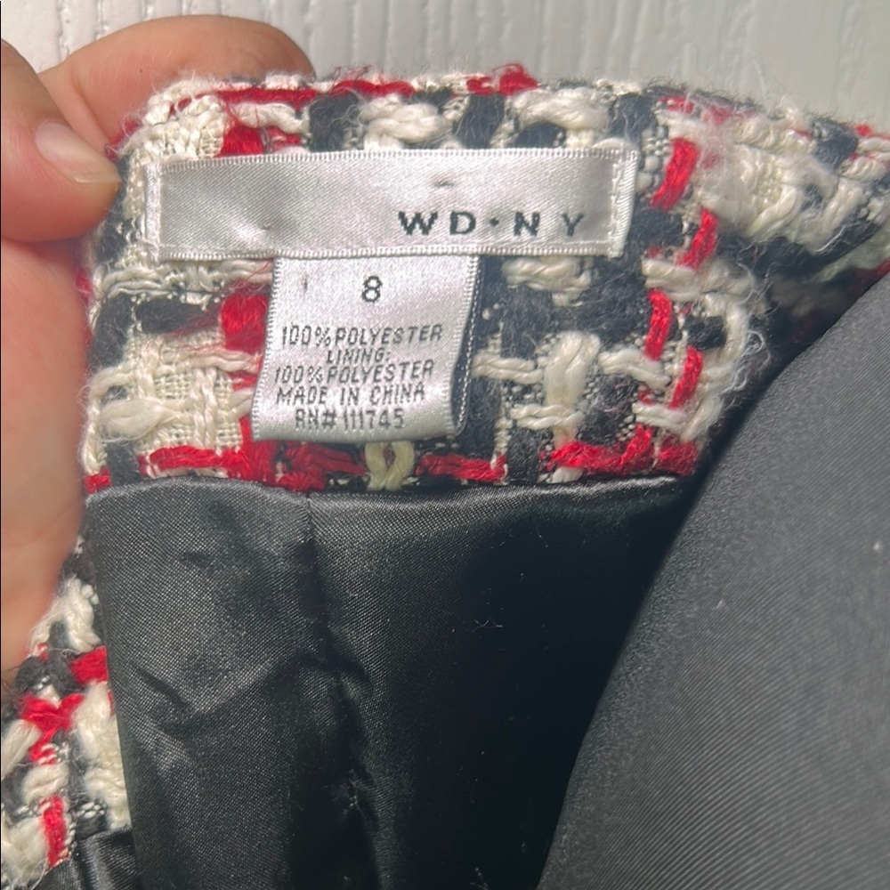 W.D.N.Y Elegant Black and Red Tweed Cape - Picture 11 of 14